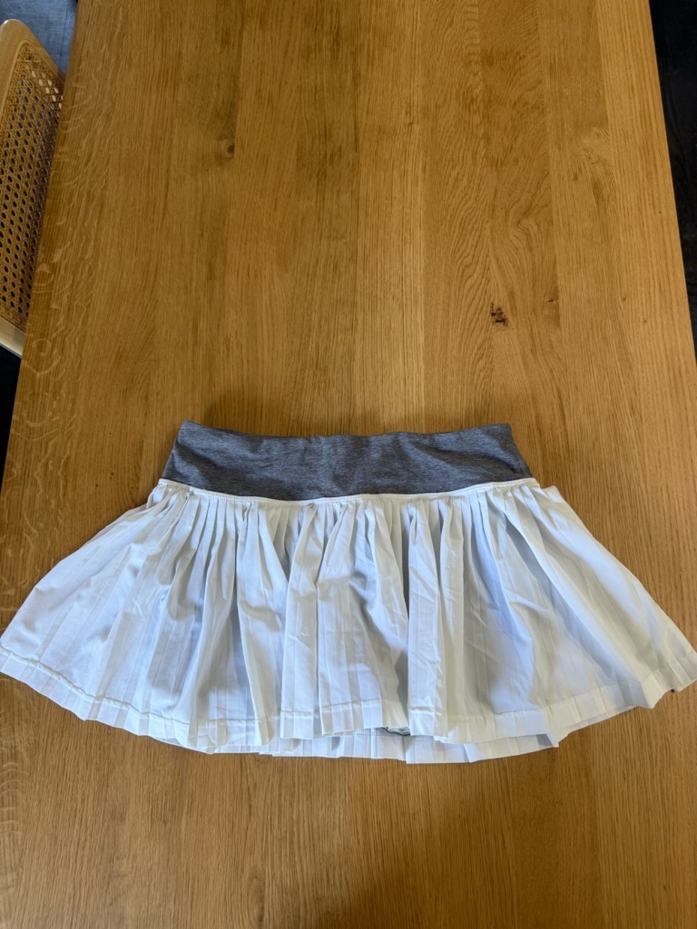 Lululemon Pleated White Mini Skirt with Gray Waistband - Picture 2 of 6